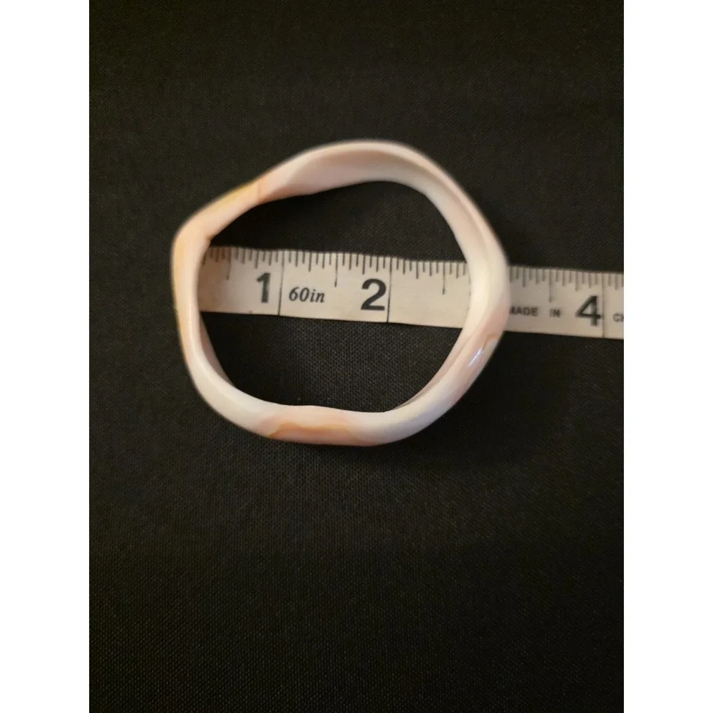 VINTAGE BLUSH PINK CONCH PEARL SHELL CARVED ASYMMETRICAL BANGLE BRACELET UNIQUE